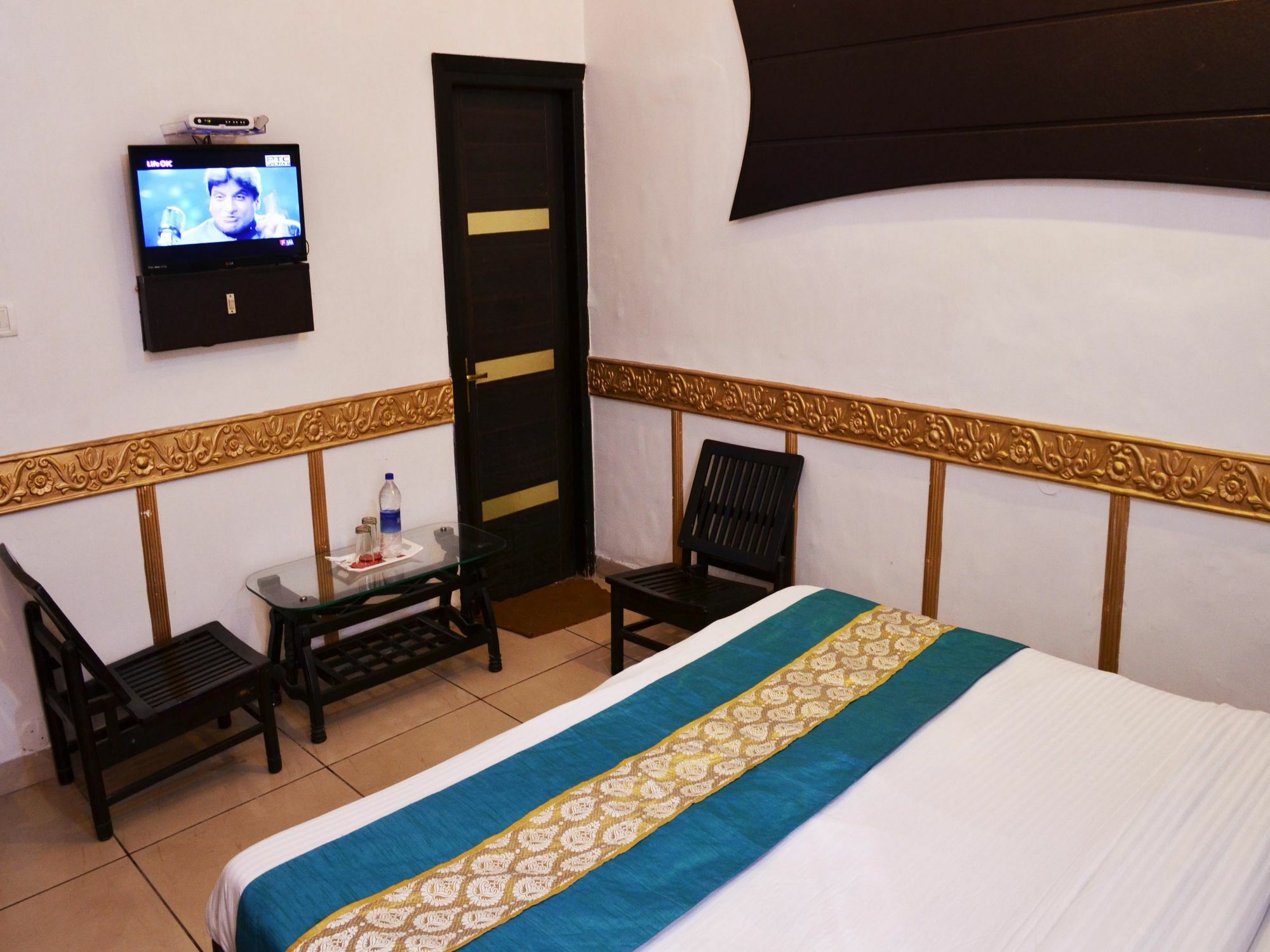 Oyo 5884 Amante Hotel Chandīgarh Eksteriør billede