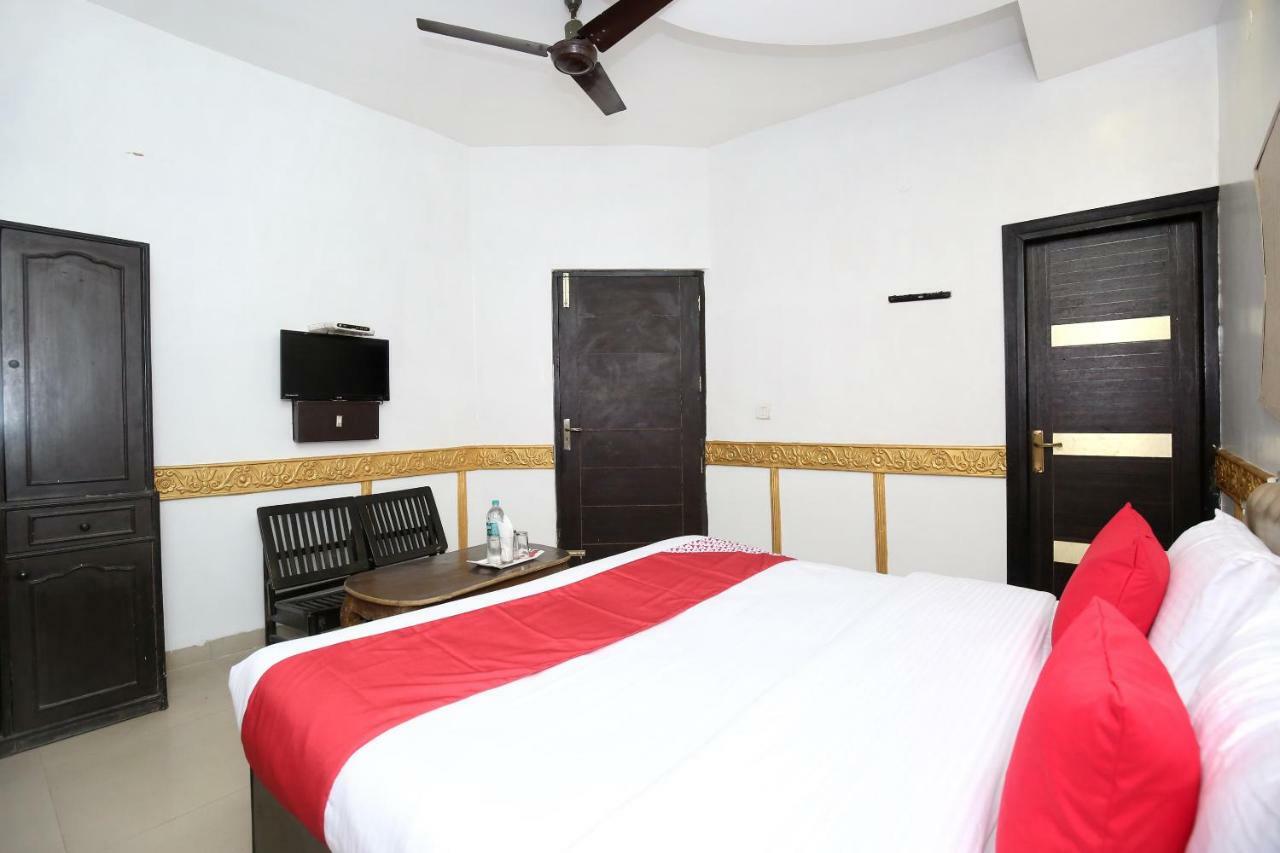 Oyo 5884 Amante Hotel Chandīgarh Eksteriør billede
